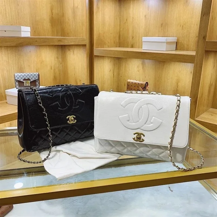 Chanel Classic Flap Bag Black White Mise