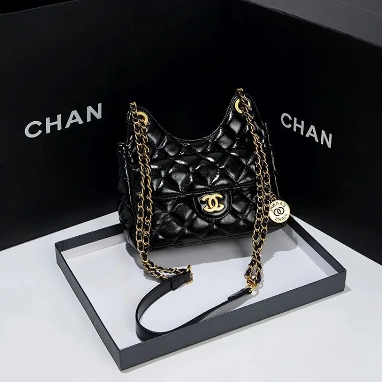 Chanel Quilted Leather Handbag Black Mise
